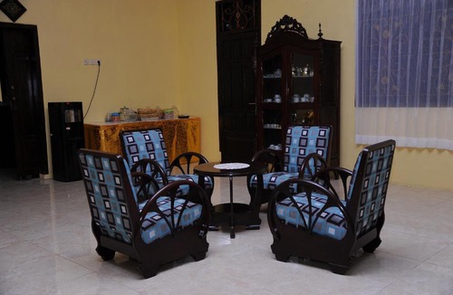 Kalipuro House | Rumah Eyang Guest House