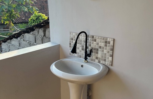 Banyuwangi Bed & Breakfast | Rumah gaya modern dan tradisional dengan interior khas Osing yang autentik