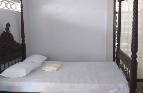 Banyuwangi Bed & Breakfast | Rumah gaya modern dan tradisional dengan interior khas Osing yang autentik