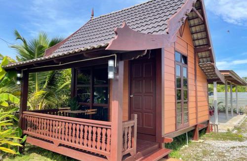 Kampung Bukit Tok Beng Ski Chalet | Rumah Kebun Gucher