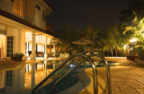 Kota Warisan Bed & Breakfast | Rumah Putih near KLIA