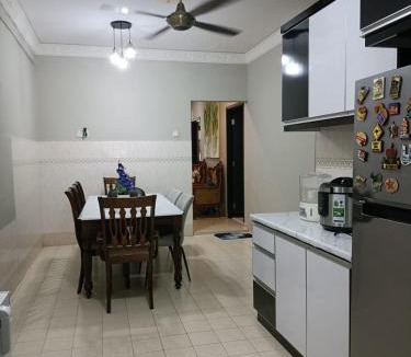 Kuantan House | RUMAH RAISHA PRIVATE POOL