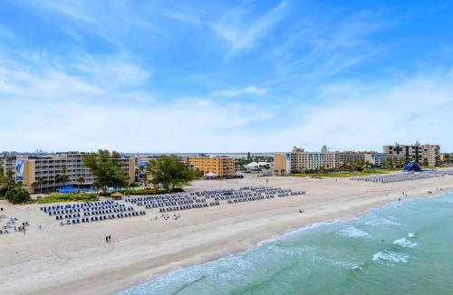 St. Pete Beach Resort | RumFish Beach at TradeWinds
