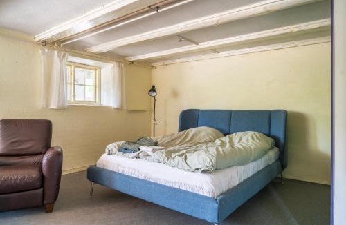 Brabrand Bed & Breakfast | Rummeligt kælderværelse med egen indgang og privat terrasse nær Aarhus