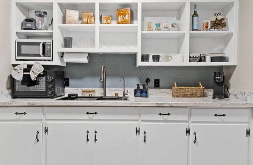 Cave City Apartment | Run for the Roses- timeless tradition of the Kentucky Derby