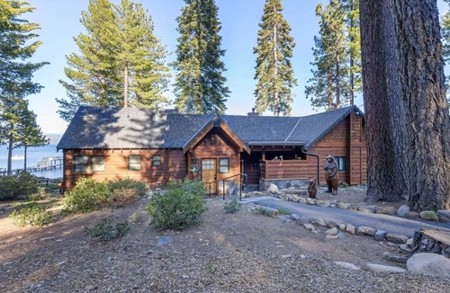 Cedar Flat House | Runabout Lakefront. Private beach and pier