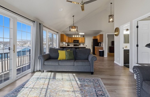 Osage Beach House | Runabout Retreat