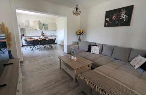 Unesic House | Runaway Cottage Villa