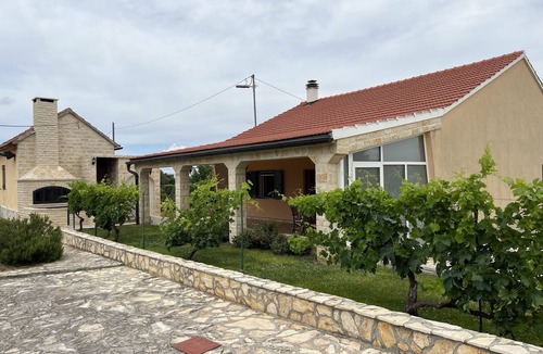 Unesic House | Runaway Cottage Villa