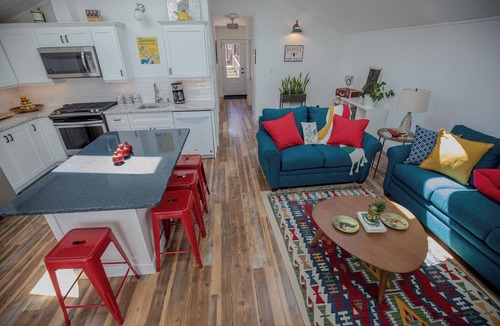 Bloomfield Cottage | Runaway Rooster B&B - Guest Cottagen