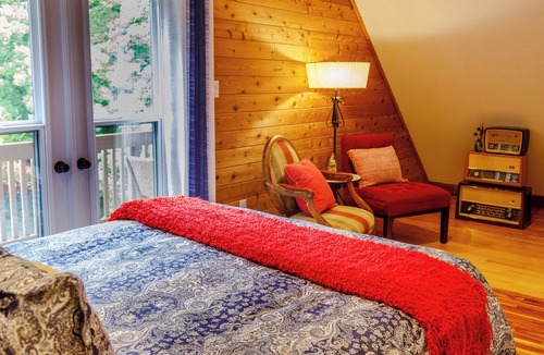 Bloomfield Bed & Breakfast | Runaway Rooster B&B - The Roost