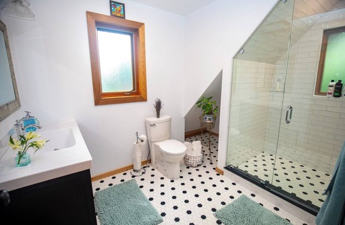 Bloomfield Bed & Breakfast | Runaway Rooster B&B - The Roost