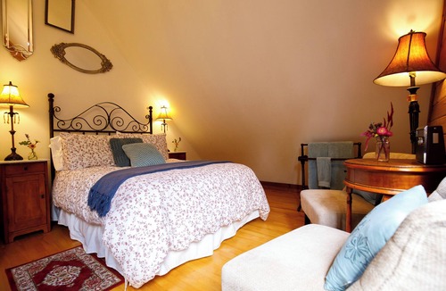 Bloomfield Bed & Breakfast | Runaway Rooster B&B - The Coop