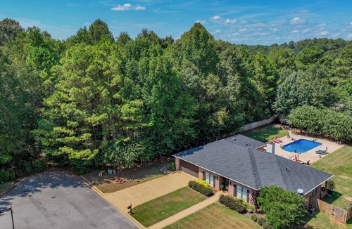 Northport House | Running Back Roost - Swimming Pool, Fenced in, & More!