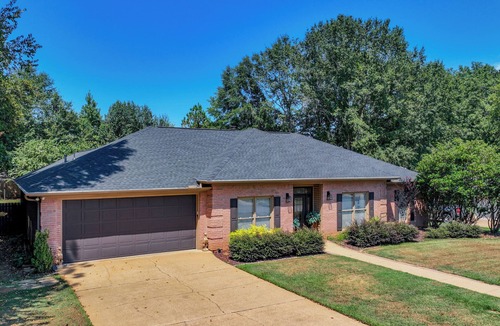 Northport House | Running Back Roost - Swimming Pool, Fenced in, & More!