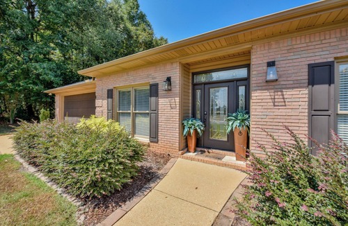 Northport House | Running Back Roost - Swimming Pool, Fenced in, & More!