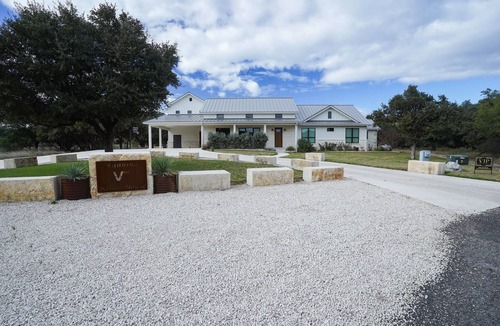Sabinal House | Running V 6 rounds of golf included ends 5/2026