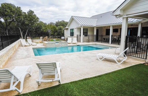 Sabinal House | Running V 6 rounds of golf included ends 5/2026