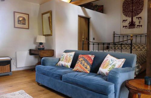 Cheriton Bishop Apartment | Rural 17th century barn studio apartment