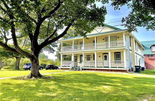 Gasport House | Rural 4 bedroom stay!