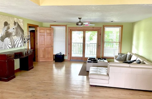 Gasport House | Rural 4 bedroom stay!