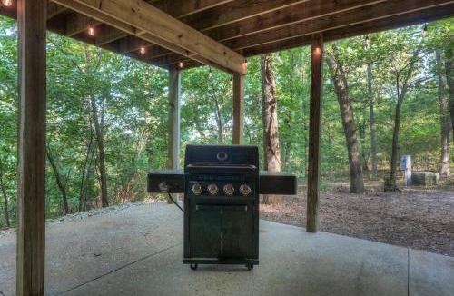 Powell House | Rural 6 bedroom cabin - With a Hot Tub!