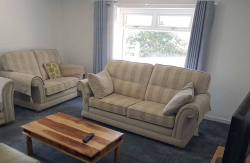 Cowbridge House | Rural Accommodation with a free pool table