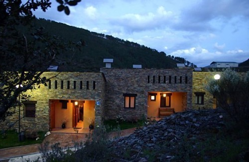 Casares de las Hurdes Cottage | Rural apartment Aldea la Cabachuela for 3 people