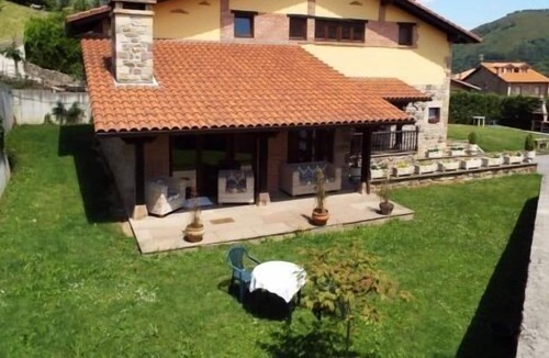 Barrio de Arriba Cottage | Rural apartment La Riguera de Ginio for 2 people with whirlpool