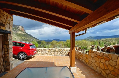 Una Apartment | Rural apartment with barbecue and mountain views