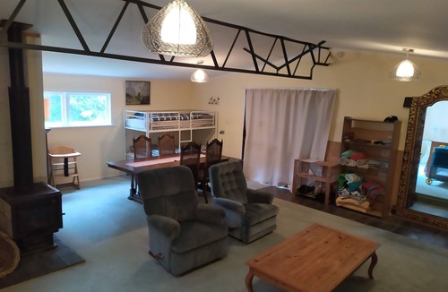 Horokiwi Cottage | Rural Bach in the Capital