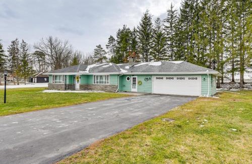 Byron House | Rural Byron Retreat w/Scenic Surroundings + Yard!