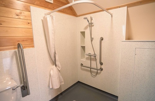 Forres Cabin | Rural Cabin With Hot Tub & Accessible Facilities