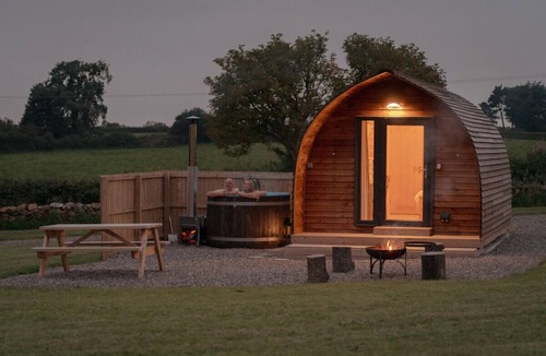 Wing Cabin | Rural Cabin with Wood Fired Hot Tub