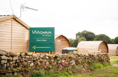 Wing Cabin | Rural Cabin with Wood Fired Hot Tub