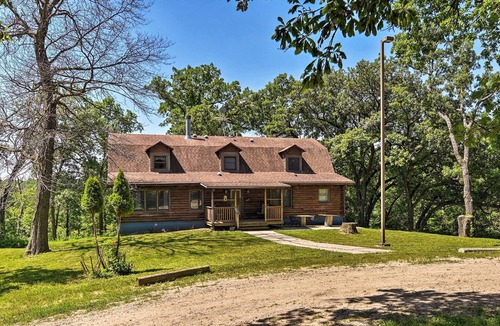 Coon Rapids House | Rural Coon Rapids Cabin w/Deck - Hike & Golf!