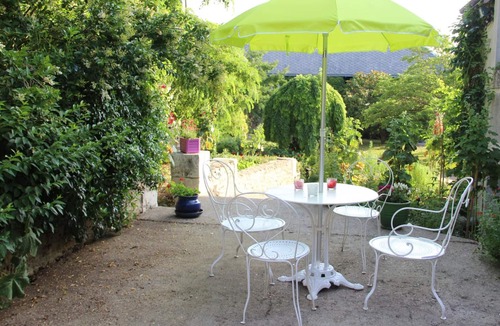 Cheille Cottage | Rural cottage near castles, pets welcome, large garden