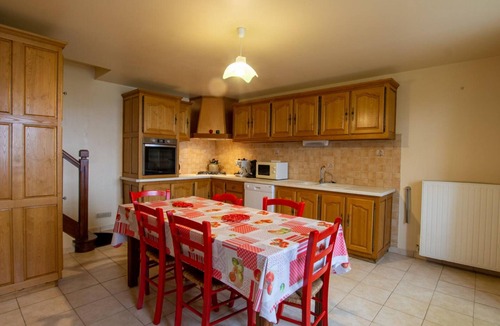 Paulin Cottage | Rural cottage with spa, pets allowed and parking