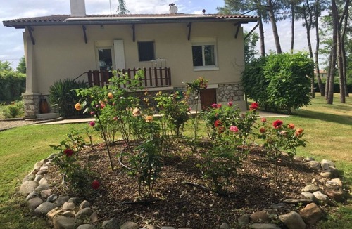 Verteuil-dAgenais House | Rural country retreat with private heated pool and driving range!