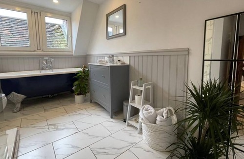 East Grinstead Apartment | Rural Country Suites - 2 Bed and 2 Bath