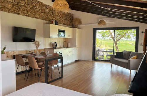 Sant Jaume dels Domenys Cottage | Rural Cabernet. Romantic loft overlooking the vineyards.