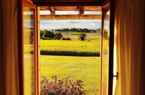 Saint-Severin House | Rural Farmhouse, Bright Open Plan, Private Infinity Pool, NEW kitchen/lounge