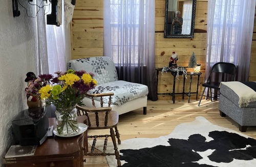 Derry Other | Rural farmhouse minutes from Caballo Lake!
