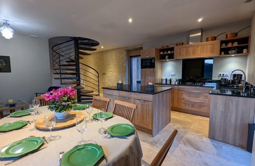 Magnac-Lavalette-Villars Cottage | Rural house with pool, private tennis and WIFI
