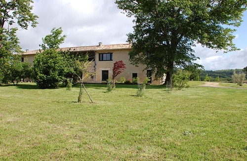 Magnac-Lavalette-Villars Cottage | Rural house with pool, private tennis and WIFI