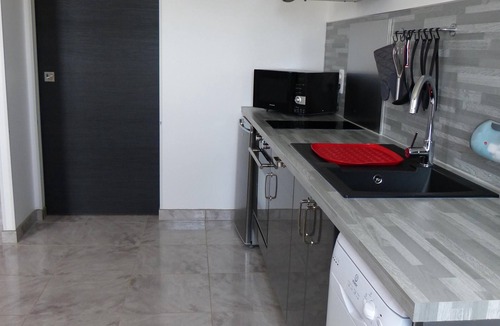 Villeneuve-les-Maguelone Cottage | Rural apartment in protected natural area near beaches