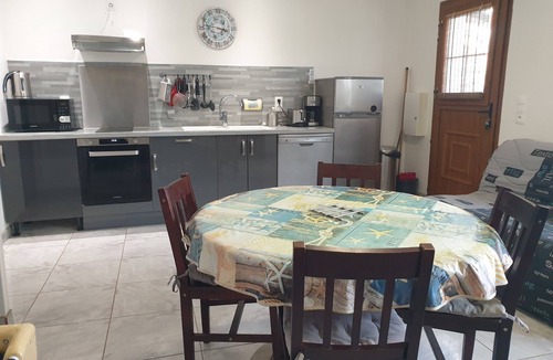 Villeneuve-les-Maguelone Cottage | Rural apartment in protected natural area near beaches