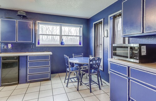Berryville House | Rural Group Getaway w/Creek Access in Berryville!