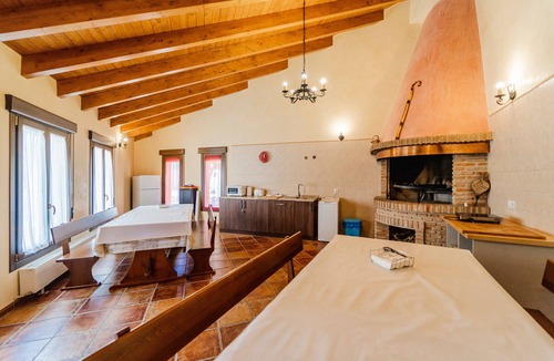 Espeja de San Marcelino House | Rural House 'Dehesa de Santa Ursula 1' with Garden and Balcony