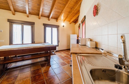 Espeja de San Marcelino House | Rural House 'Dehesa de Santa Ursula 1' with Garden and Balcony